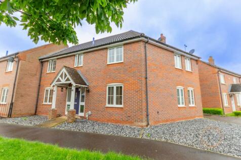 4 bedroom semi-detached house for sale