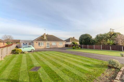 4 bedroom detached bungalow for sale