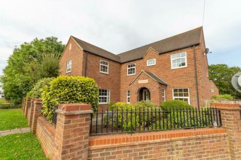 6 bedroom detached house for sale