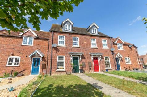 3 bedroom terraced house for sale