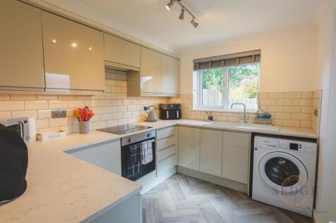 2 bedroom semi-detached house for sale