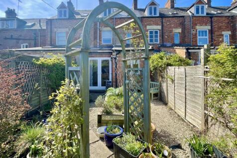 Victoria Road, Cirencester 3 bed terraced house for sale