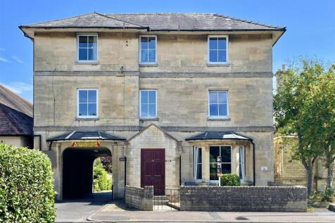 Cirencester 2 bed flat for sale
