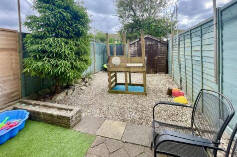 Kemble Drive, Cirencester 2 bed terraced house for sale