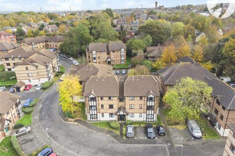 Osbourne Road, Dartford, Kent, DA2 2 bed flat for sale