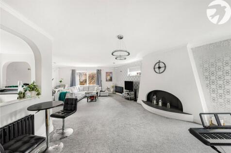 Oakfield Lane, Dartford, Kent, DA1 2 bed flat for sale