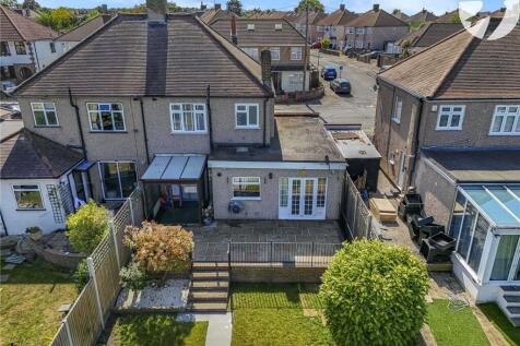 Wentworth Drive, West Dartford, Kent... 3 bed semi