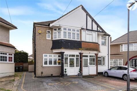 Kingswood Close, West Dartford, Kent... 3 bed semi