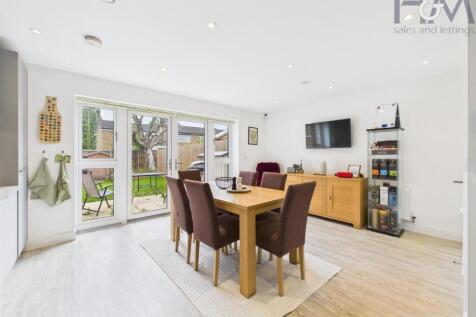 3 bedroom end of terrace house for sale