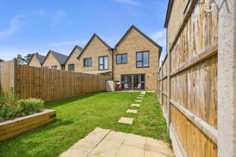 Stirling Close, Stevenage 3 bed end of terrace house for sale