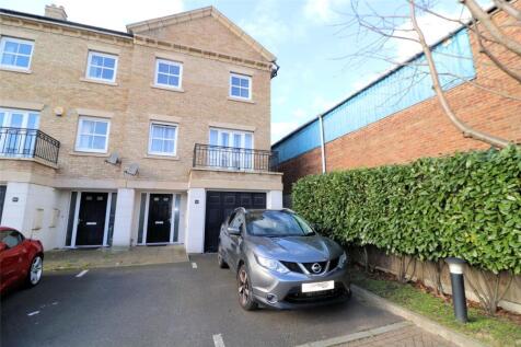4 bedroom end of terrace house for sale