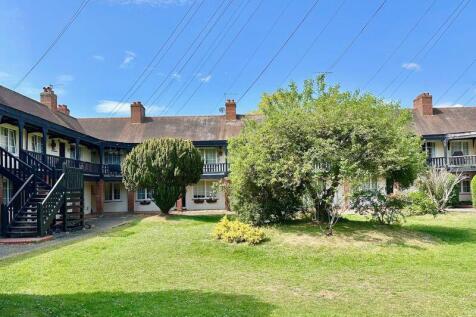 Manor Green Road, Epsom 2 bed apartment for sale