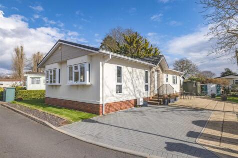 Willows Riverside Park, Windsor 2 bed mobile home for sale