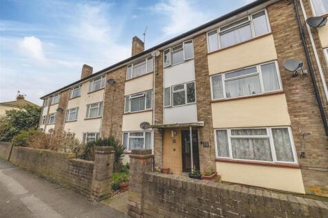Dedworth Road, Windsor 3 bed flat for sale