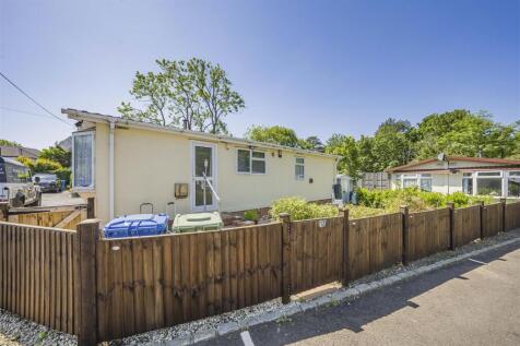 Warfield Street, Warfield, Bracknell 2 bed park home for sale