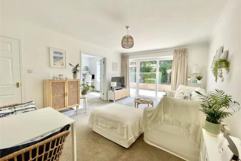 Lymington Road, Christchurch BH23 2 bed apartment for sale