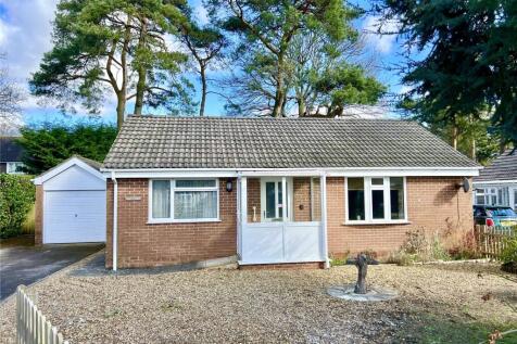 Merryfield Close, Christchurch BH23 2 bed bungalow for sale