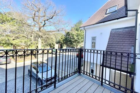Lymington Road, Christchurch BH23 2 bed apartment for sale