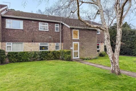 Rowan Close, Christchurch BH23 2 bed apartment for sale