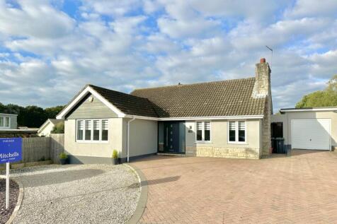 Greenways, Christchurch BH23 4 bed bungalow for sale