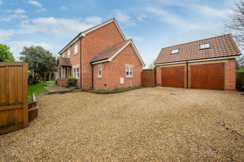 Fiddington Clays, Market Lavington... 4 bed detached house for sale