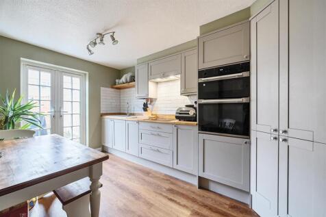 Blackberry Lane, Potterne, Devizes 2 bed flat for sale