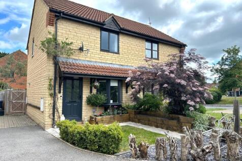 2 bedroom semi-detached house for sale