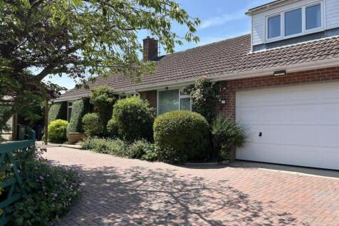 Woodland Road, Devizes, Patney 4 bed detached bungalow for sale