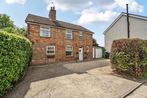Wilcot Road, Pewsey 4 bed detached house for sale