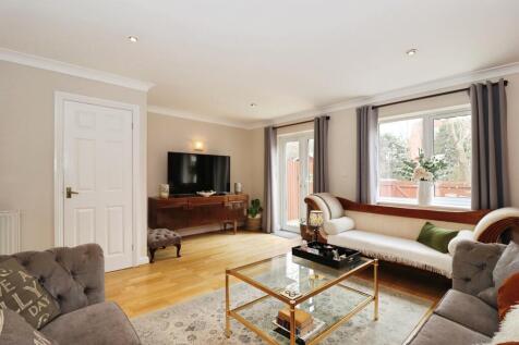 4 bedroom town house for sale