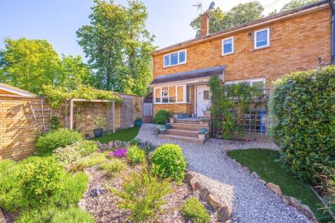 5 bedroom end of terrace house for sale