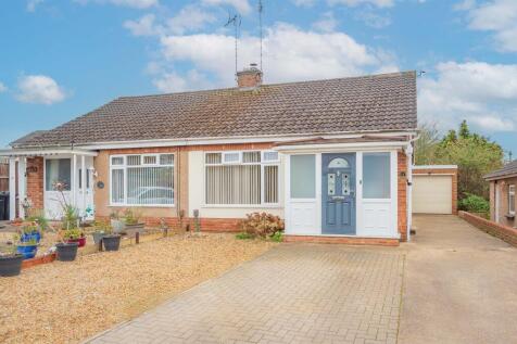 2 bedroom semi-detached bungalow for sale