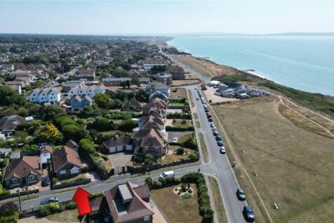 Cliffe Road, Barton On Sea... 3 bed bungalow for sale