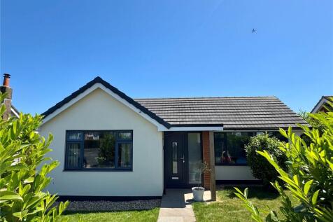 Linden Way, Lymington, Hampshire, SO41 3 bed bungalow for sale