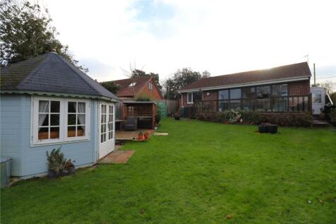 Ashley Lane, New Milton, Hampshire, BH25 2 bed bungalow for sale