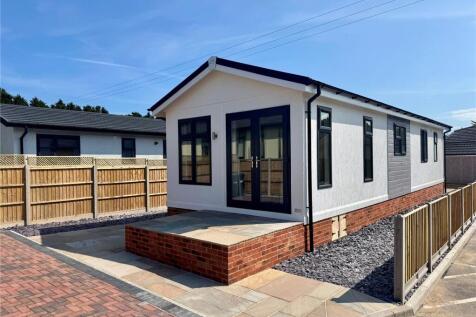 Woodlands Park, Hordle, Hampshire, SO41 2 bed park home for sale