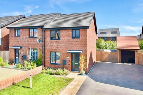 3 bedroom semi-detached house for sale