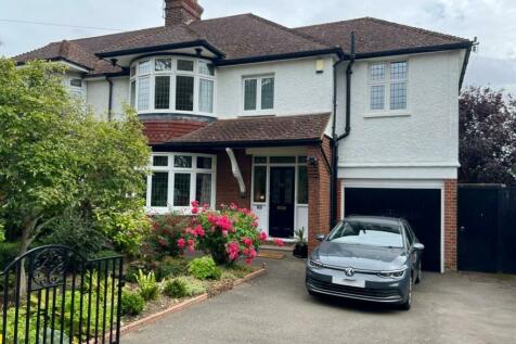 4 bedroom semi-detached house for sale