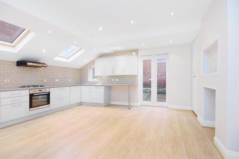 St. Marys Road, Willesden Junction... 3 bed maisonette for sale