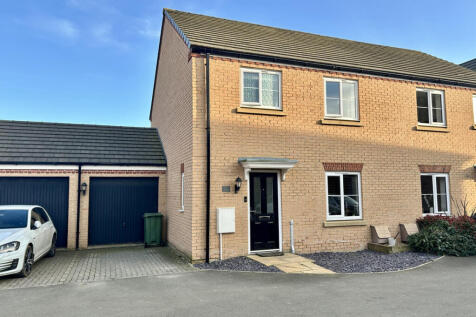 3 bedroom semi-detached house for sale