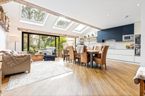4 bedroom semi-detached house for sale