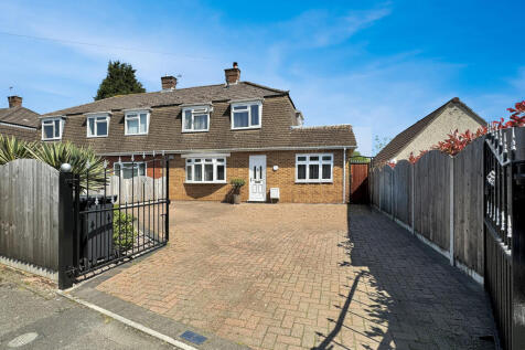 3 bedroom semi-detached house for sale