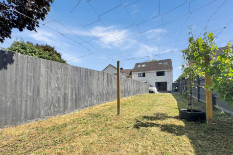 Earlstone Crescent, Bristol, BS30 3 bed semi