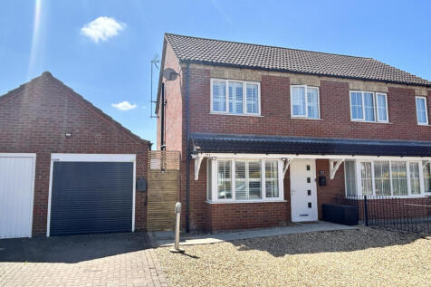 3 bedroom semi-detached house for sale