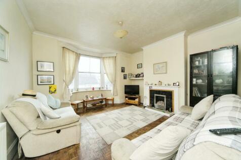 3 bedroom flat for sale