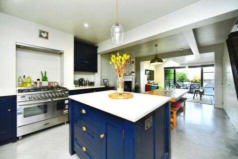 4 bedroom terraced house for sale