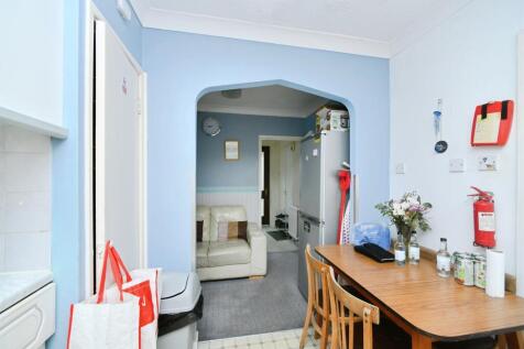 5 bedroom semi-detached house for sale