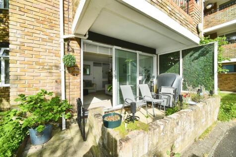 2 bedroom ground floor flat for sale