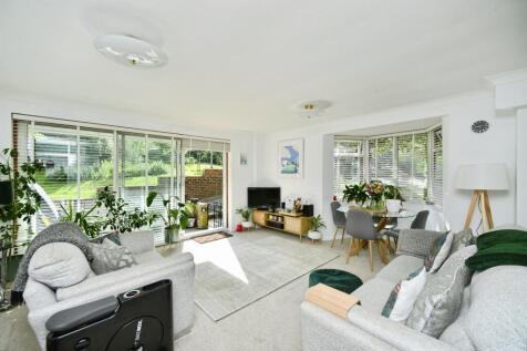 2 bedroom ground floor flat for sale