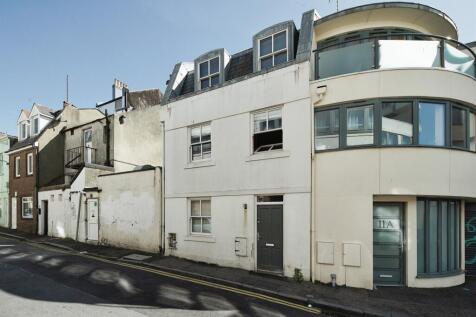 3 bedroom town house for sale